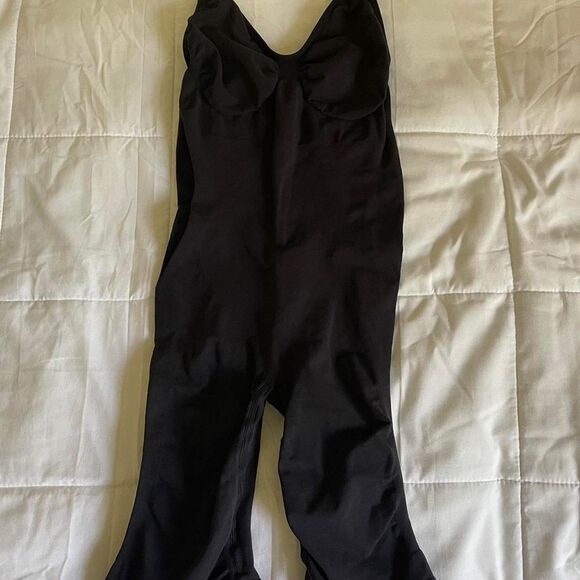 Skims Seamless Sculpt Mid-Thigh shorts Bodysuit Onyx Size XXS/XS - Picture 11 of 12